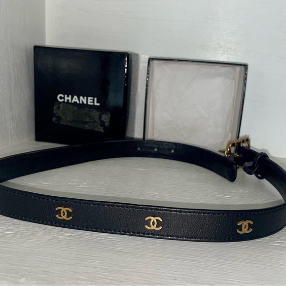 SPECIAL SALE‼️ Authentic vintage Chanel black leather belt + CC logos. - Picture 9 of 10